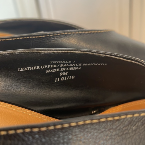 “Liz Claiborne”, black leather mule heels, size 9, barely worn. Chic! - Picture 6 of 8